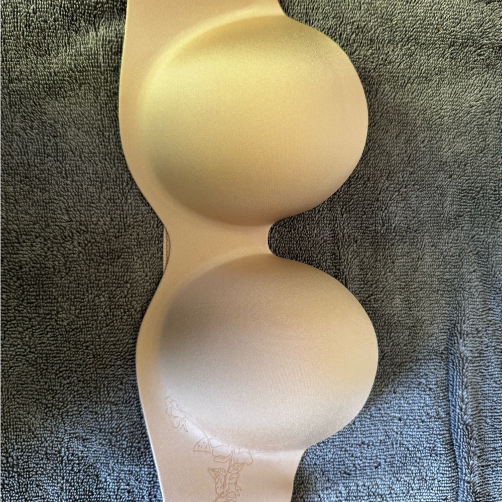 Tahari Nude/Beige Strapless Smooth T-Shirt Bra